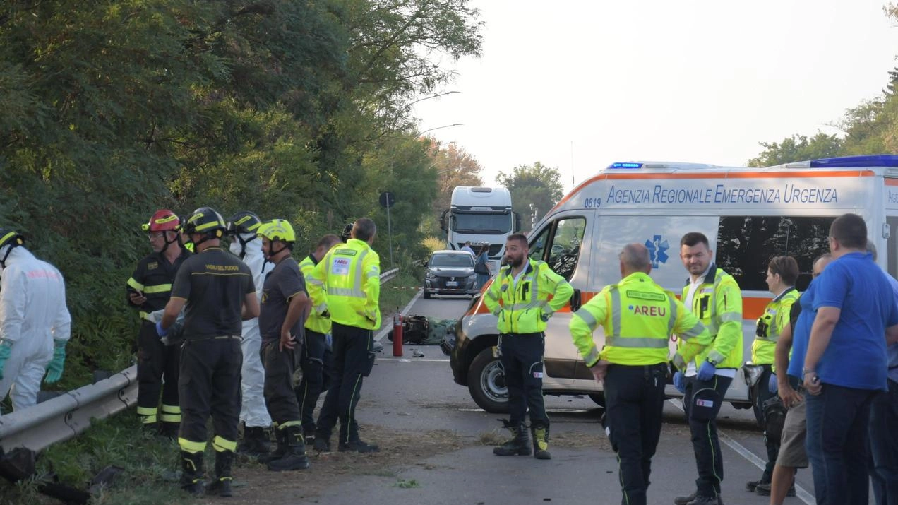In tre perdono la vita nel frontale avvenuto tra Borgarello e Pavia. Non è escluso che uno dei conducenti possa avere avuto un malore. In tre perdono la vita nel frontale avvenuto tra Borgarello e Pavia. Non è escluso che uno dei conducenti possa avere avuto un malore.