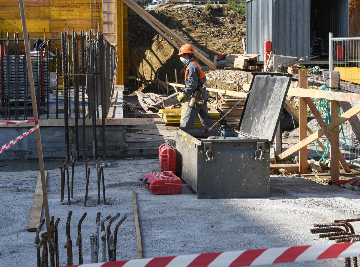 Estorce denaro ai suoi operai: arrestato capocantiere Estorce denaro ai suoi operai: arrestato capocantiere