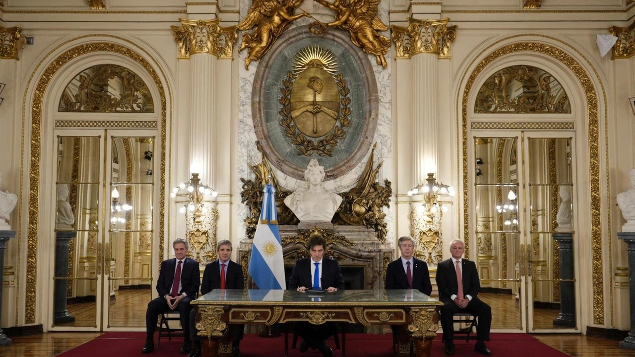 Il presidente, 'pene ai parlamentari che indebitano l'Argentina' Il presidente, 'pene ai parlamentari che indebitano l'Argentina'