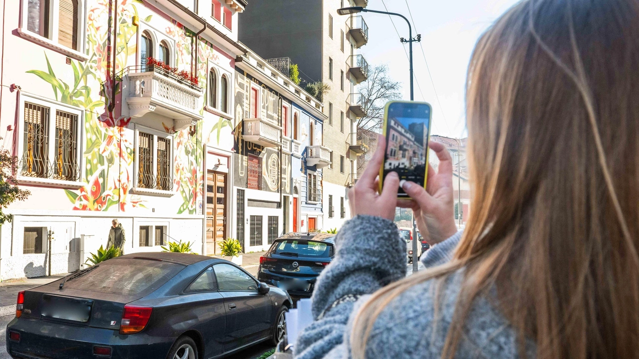 Una strada in zona Città studi trasformata in una galleria d’arte a cielo aperto: merito della rivista Toiletpaper, che ha...