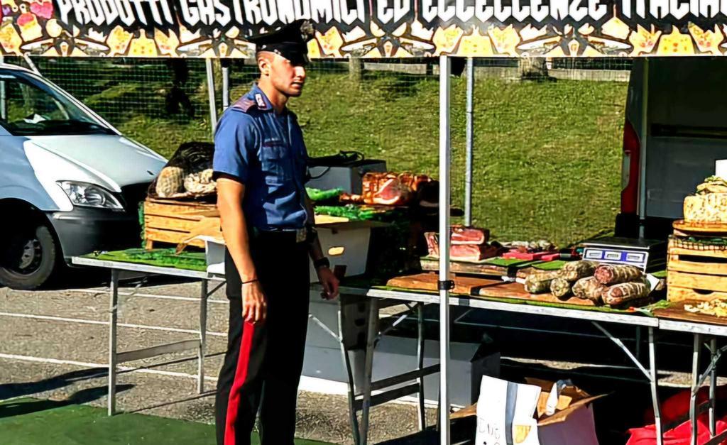 Choc alla fiera della caccia. Finisce a coltellate la lite tra due ambulanti