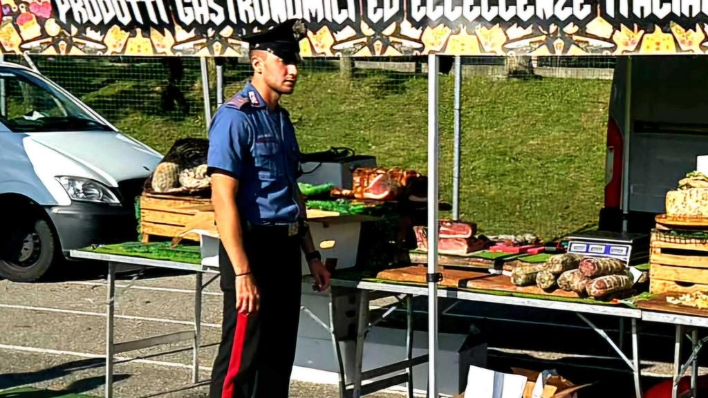 i carabinieri della stazione di Gussago che stavano facendo servizio d’ordine alla sagra con gli agenti della polizia Locale sono intervenuti tempestivamente I militari hanno arrestato l’ambulante che al culmine della lite ha accoltellato il vicino