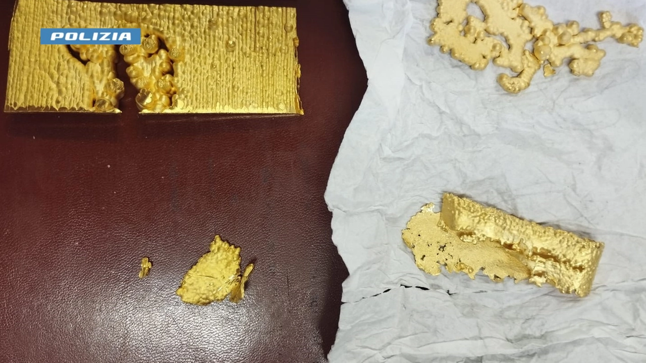 L'oro che l'uomo aveva con sé L'oro che l'uomo aveva con sé