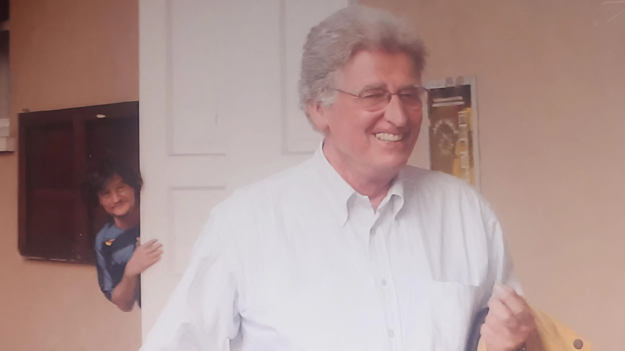 È mancato ieri il professor Fausto Fiumi, storico docente di italiano, latino e greco del liceo classico Zucchi. "Era un... È mancato ieri il professor Fausto Fiumi, storico docente di italiano, latino e greco del liceo classico Zucchi. "Era un...