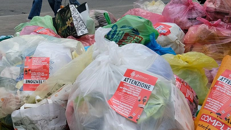 Dopo avere destituito l’assessora Giada Turato, per quaranta giorni si è occupato direttamente della delega più spinosa di Monza. La parola d’ordine ora è ascoltare le persone: "È fondamentale". Dopo avere destituito l’assessora Giada Turato, per quaranta giorni si è occupato direttamente della delega più spinosa di Monza. La parola d’ordine ora è ascoltare le persone: "È fondamentale".