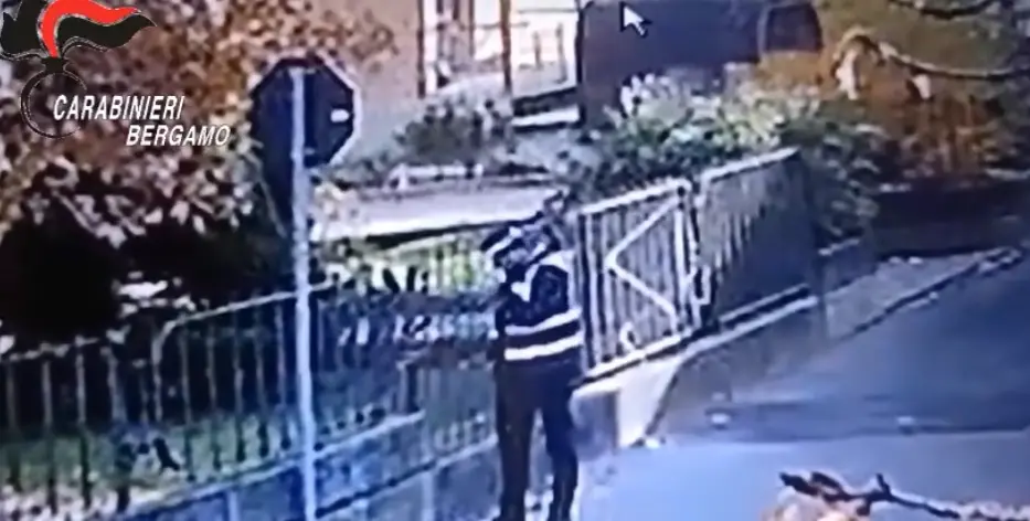 Petardi per simulare fughe di gas, entrare in casa e derubare gli anziani: fermata banda, tre arresti