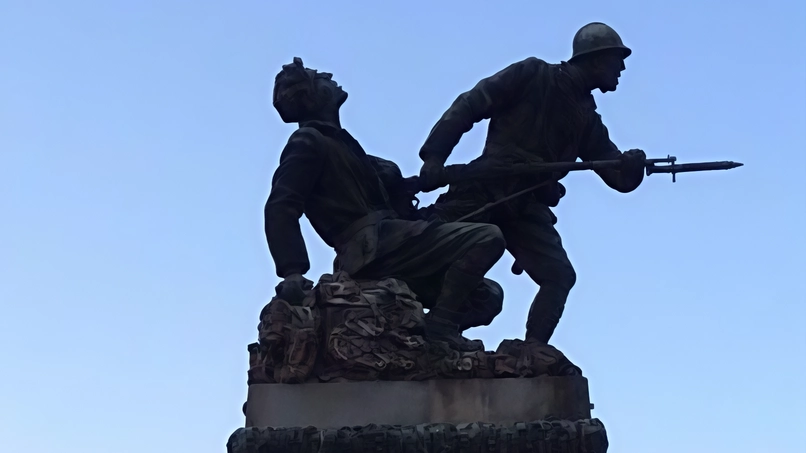 Il monumento ai caduti inaugurato esattamente cent’anni fa si trova al centro di piazza IV Novembre Il monumento ai caduti inaugurato esattamente cent’anni fa si trova al centro di piazza IV Novembre