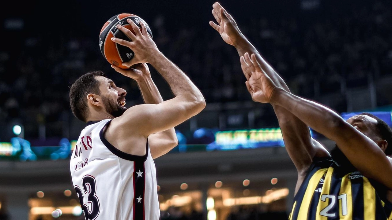Eurolega, l’Armani vince a Istanbul contro la capolista e si rilancia per i playoff Eurolega, l’Armani vince a Istanbul contro la capolista e si rilancia per i playoff