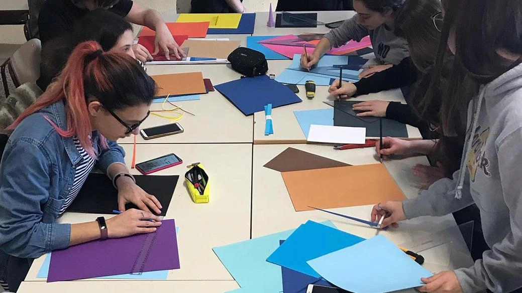 I ragazzi del liceo Modigliani di Giussano esplorano l’arte a 360 gradi guidati dal professore Domenico Porchi