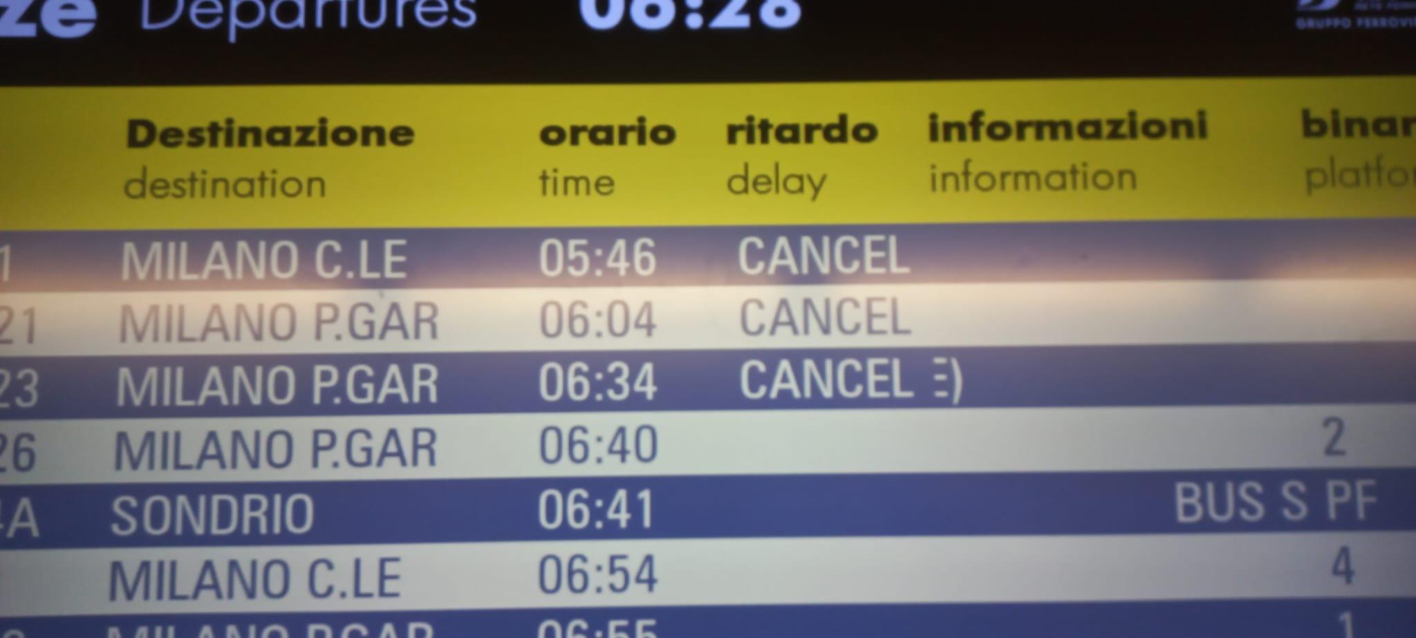 Incubo sulla Tirano Milano per un guasto a Carnate: treni cancellati e ritardi fino a 90 minuti Incubo sulla Tirano Milano per un guasto a Carnate: treni cancellati e ritardi fino a 90 minuti