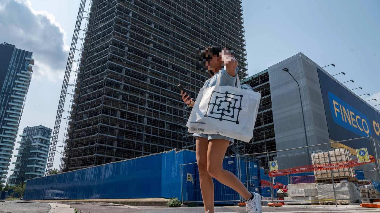 Il grattacielo di via Pirelli 39 è oggi un cantiere sotto sequestro Il progetto è il simbolo dell’inchiesta sull’urbanistica a Milano