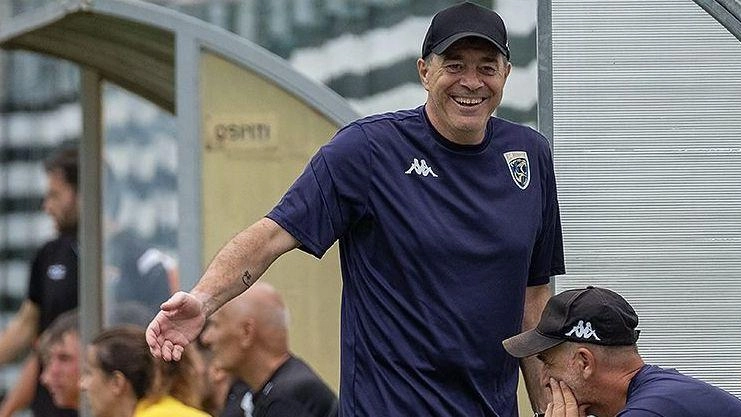 Luciano Foschi allenatore del Renate è soddisfatto per la prima vittoria in campionato ottenuta contro la Pergolettese Luciano Foschi allenatore del Renate è soddisfatto per la prima vittoria in campionato ottenuta contro la Pergolettese