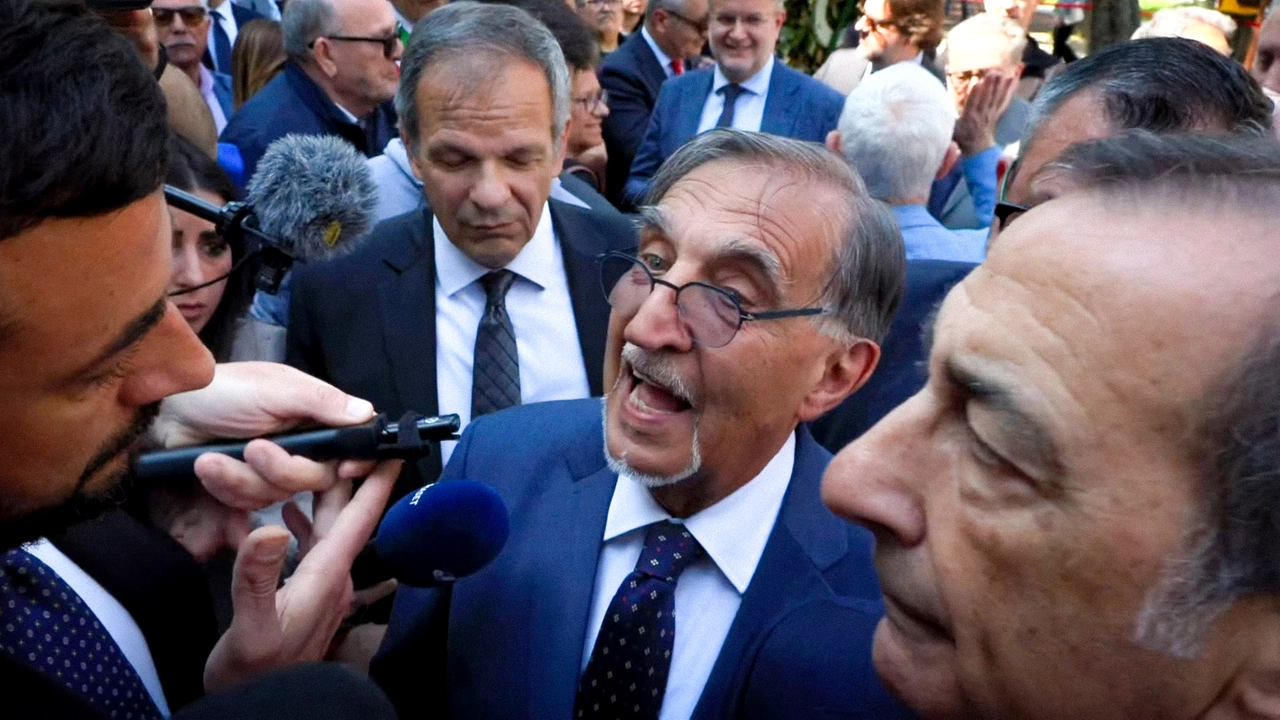 La Russa si infuria coi giornalisti alla cerimonia per Sergio Ramelli a Milano, il video: “Non voglio parlare dei saluti romani”