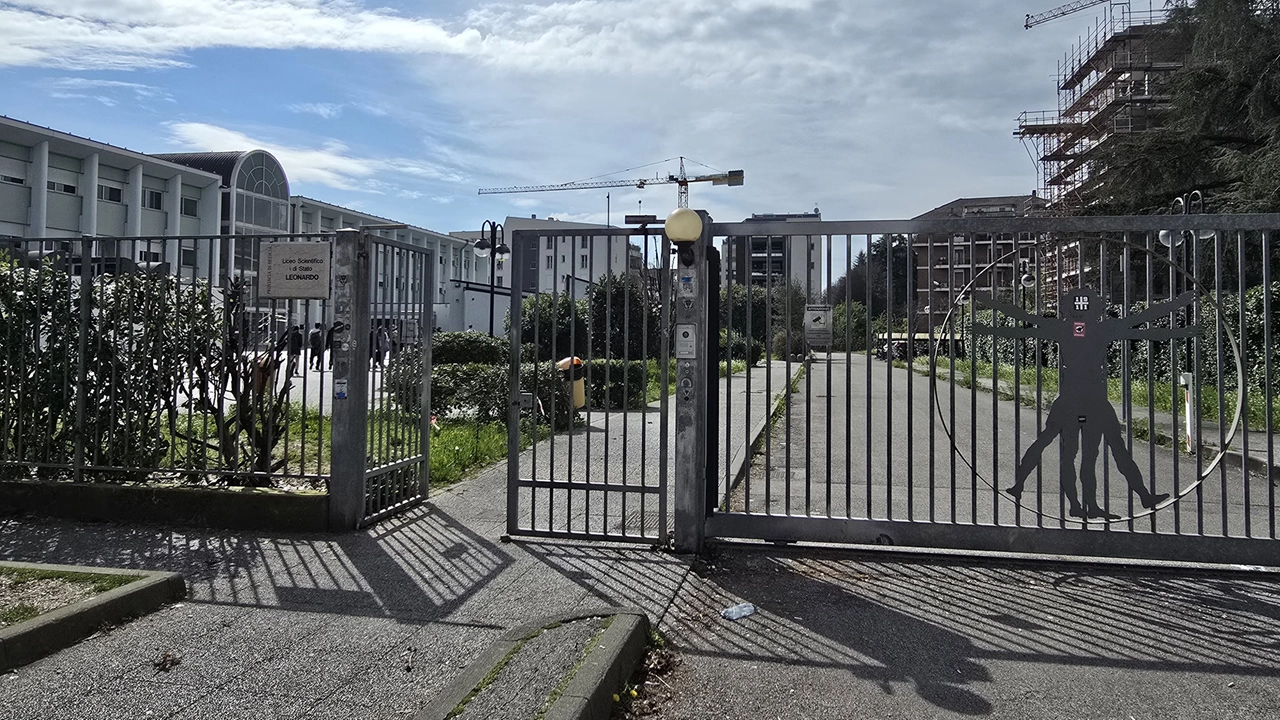 L'ingresso del liceo Scientifico Leonardo di Brescia L'ingresso del liceo Scientifico Leonardo di Brescia