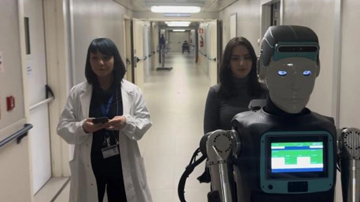 L’umanoide RoBee prodotto a Carate da Oversonic arriva a Villa Beretta. Monitorerà i parametri vitali e potrà aiutare i pazienti negli esercizi.