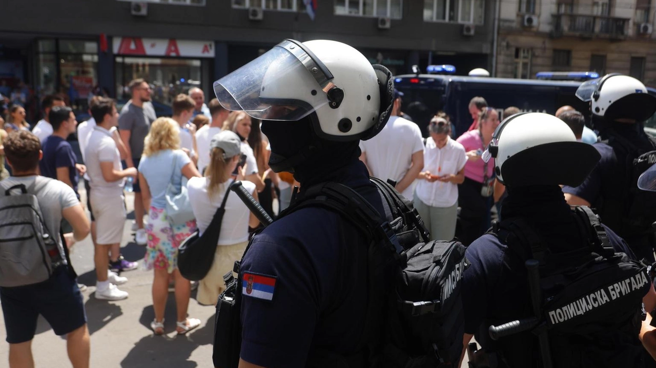 Chiedono voto anticipato e il rilascio dei colleghi arrestati Chiedono voto anticipato e il rilascio dei colleghi arrestati