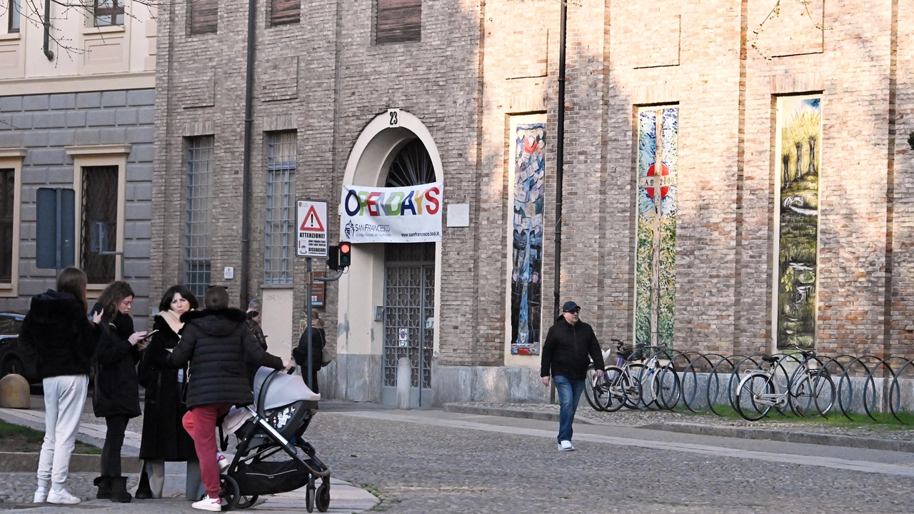 Il Collegio San Francesco di Lodi, istituto gestito dai padri barnabiti dal 1842 Il Collegio San Francesco di Lodi, istituto gestito dai padri barnabiti dal 1842