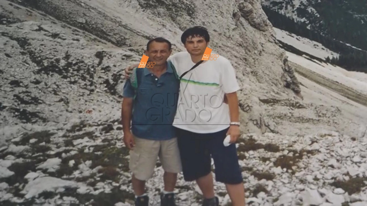 Giuseppe Poggi con il figlio Marco, fratello di Chiara (Foto Quarto Grado, Mediaset)