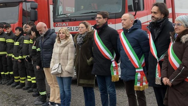 Con la cerimonia dell’alzabandiera, la messa e la benedizione dei mezzi, la caserma dei pompieri di Melegnano ha celebrato ieri...