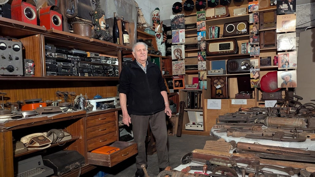 Gioacchino Quadrio ha un patrimonio di oltre 300 radio. I modelli più antichi sono del 1934 Gioacchino Quadrio ha un patrimonio di oltre 300 radio. I modelli più antichi sono del 1934