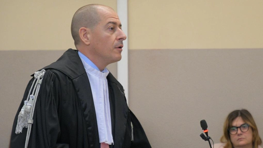 Il pubblico ministero Roberto Valli in Tribunale a Pavia chiede una condanna a tre anni e sei mesi per Massimo Adriatici, ex assessore leghista alla Sicurezza. Il pubblico ministero Roberto Valli in Tribunale a Pavia chiede una condanna a tre anni e sei mesi per Massimo Adriatici, ex assessore leghista alla Sicurezza.
