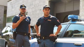 Pavia: inquilini coraggiosi bloccano un ladro in fuga dalla casa del vicino