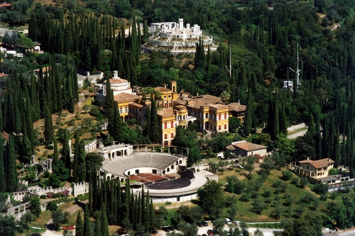  Lago di Garda -veduta aerea del Vittoriale 