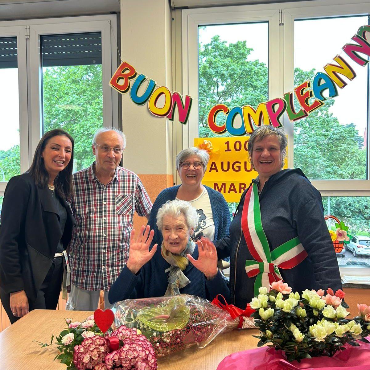 festa alla fondazione moroni nonna maria ha compiuto 100 anni da Ilgiorno.it festa alla fondazione moroni nonna maria ha compiuto 100 anni