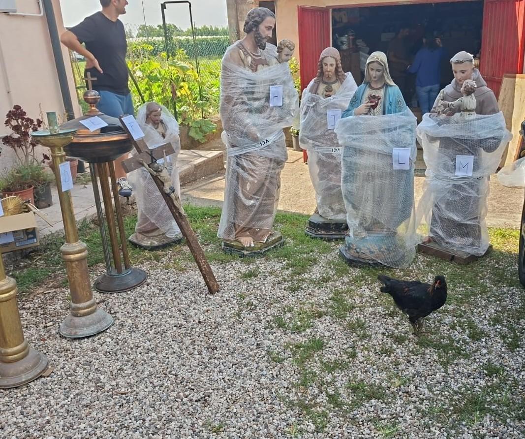 Chiesa svuotata. Bottino ritrovato. Era già in vendita