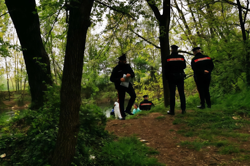 Un cadavere ripescato dal fiume: "Si è buttato per riuscire a salvarsi"