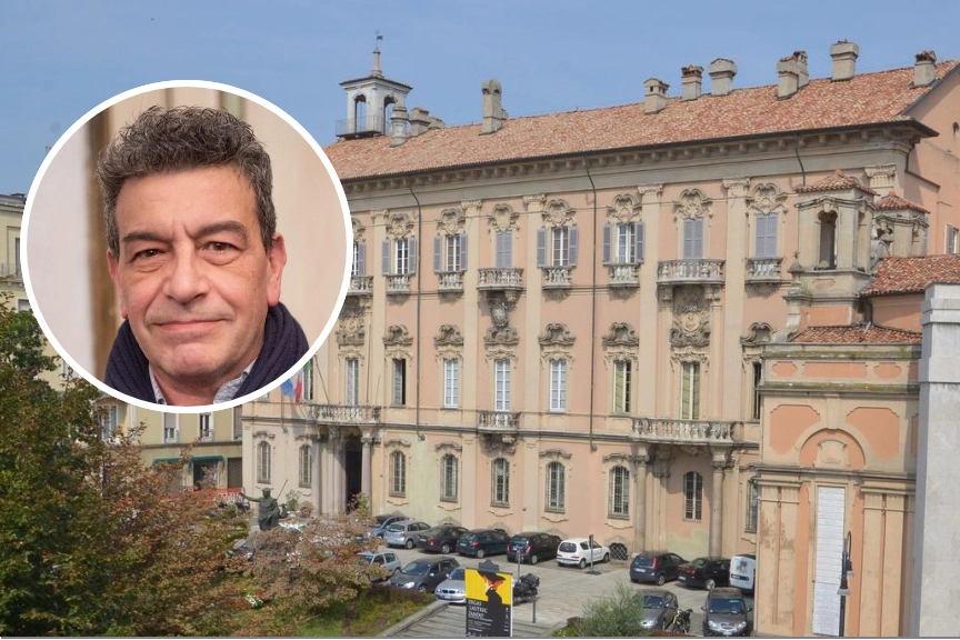 Palazzo Mezzabarba, il municipio di Pavia: nel tondo, il consigliere comunale Angelo Rinaldi