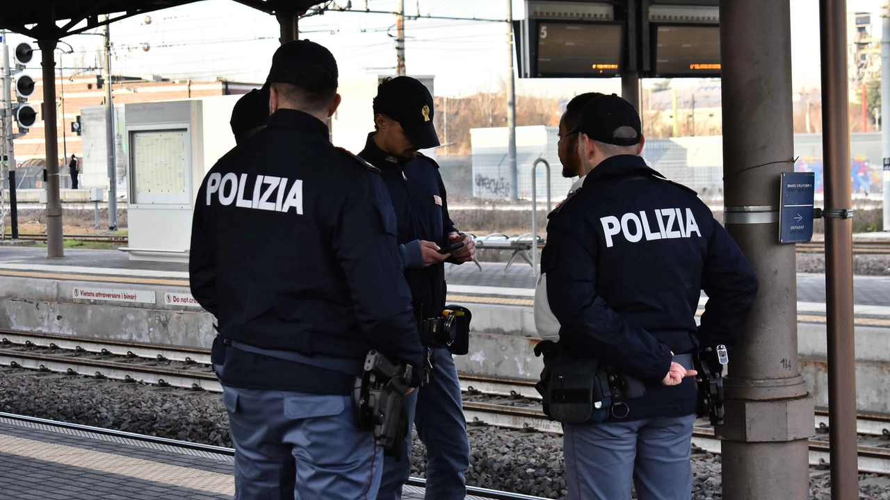 Controllo di polizia in stazione Controllo di polizia in stazione