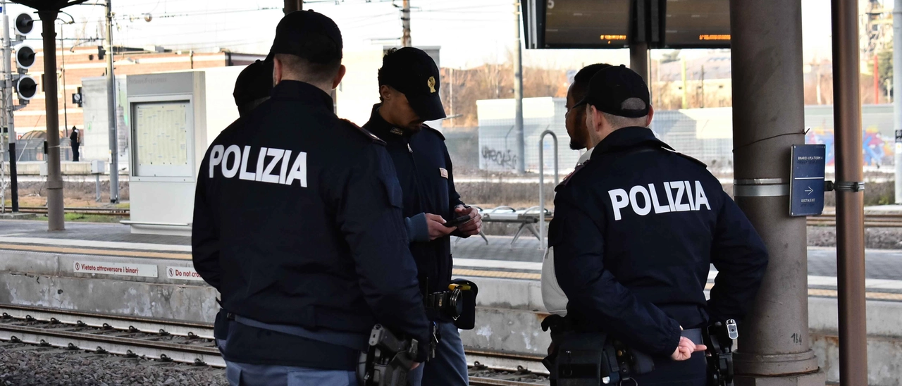Stazione Centrale di Milano, due stranieri arrestati per documenti falsi ed espulsione