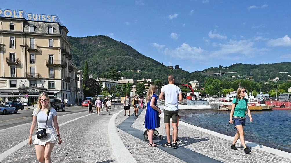 È stata finalmente sistemata la passeggiata di fronte a piazza Cavour È stata finalmente sistemata la passeggiata di fronte a piazza Cavour