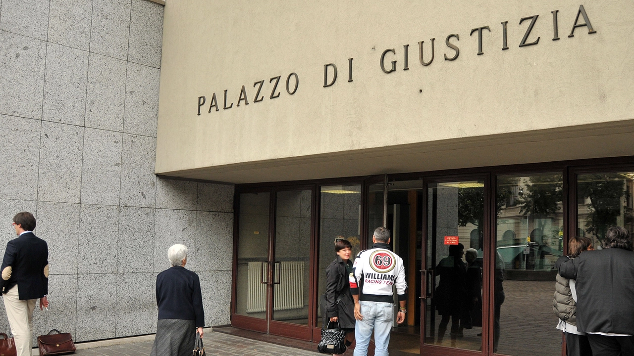Il Tribunale di Como dove ieri si è tenuta la prima udienza del processo Il Tribunale di Como dove ieri si è tenuta la prima udienza del processo