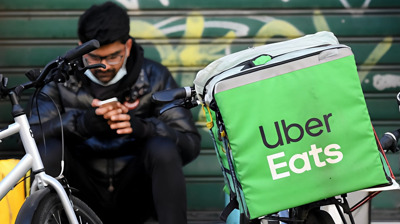 I rider venivano sottopagati 3 euro all’ora e puniti. se non rispettavano le regole I rider venivano sottopagati 3 euro all’ora e puniti. se non rispettavano le regole