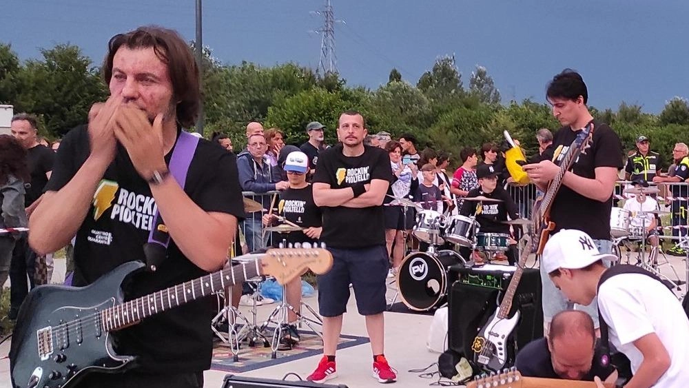 Successo per Rockin’ Pioltello, la Woodstock organizzata dal Comune minacciata dal temporale, è andata in scena come previsto. Sul... Successo per Rockin’ Pioltello, la Woodstock organizzata dal Comune minacciata dal temporale, è andata in scena come previsto. Sul...