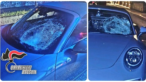 La macchina danneggiata dall'incidente stradale avvenuto a Gardone Riviera, lungo la strada Gardesana in provincia di Brescia, per un gioco pericoloso (Foto carabinieri) La macchina danneggiata dall'incidente stradale avvenuto a Gardone Riviera, lungo la strada Gardesana in provincia di Brescia, per un gioco pericoloso (Foto carabinieri)