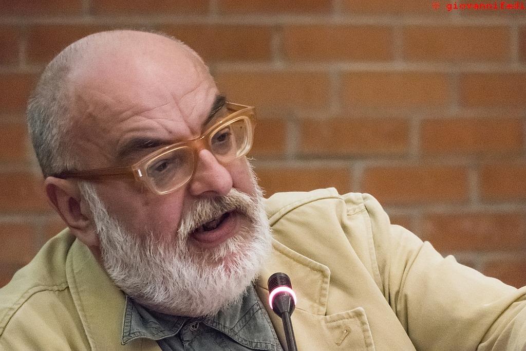 Chi era Maurizio Rebuzzini, il critico fotografico morto a Milano in circostanze misteriose. Tutto è cominciato con una Nikon F