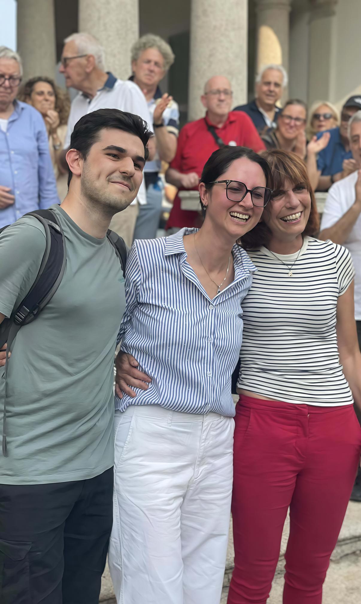L’abbraccio con Anna e Matteo omaggio a Ermanno Zacchetti L’abbraccio con Anna e Matteo omaggio a Ermanno Zacchetti