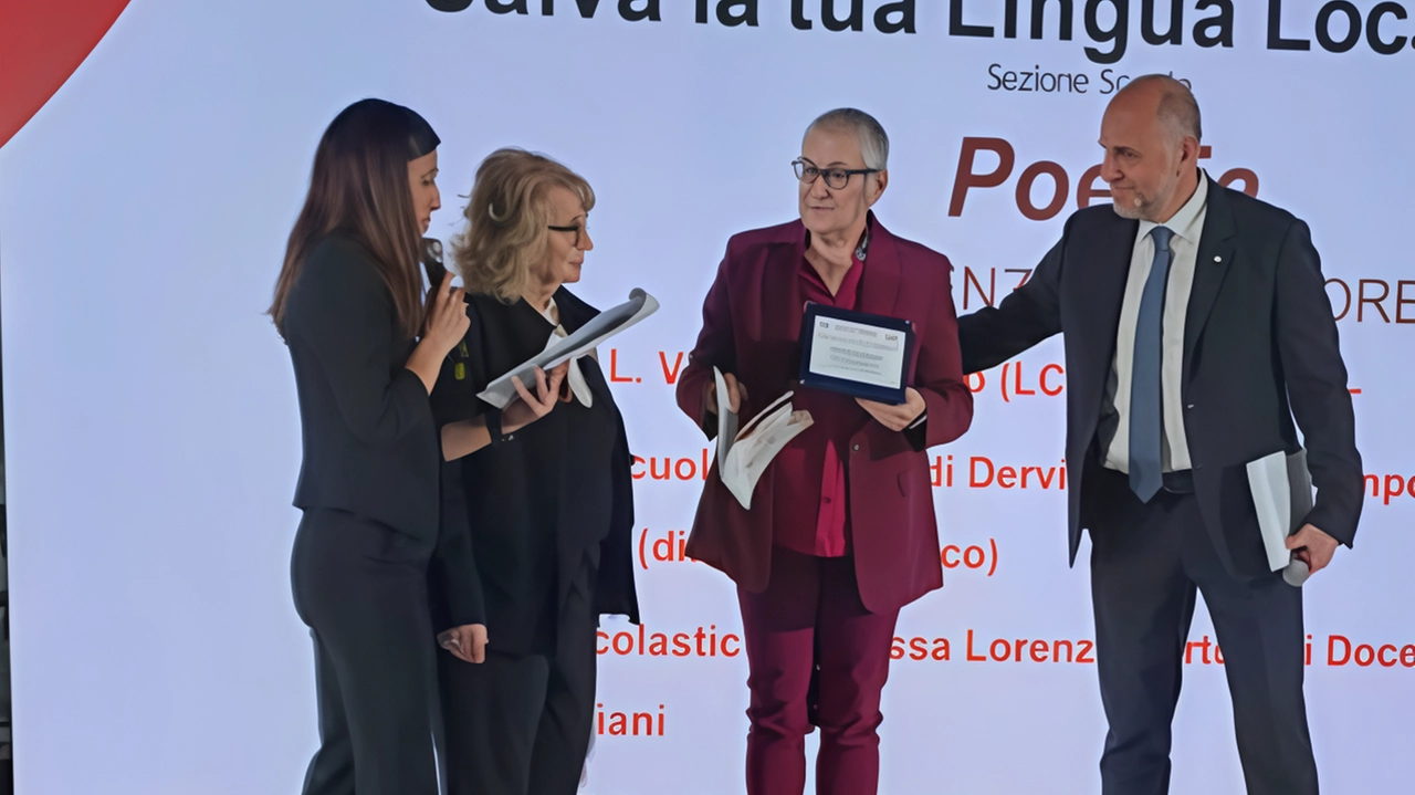 C’era anche Pierina Bolzoni, presidente della Pro Loco e regista della compagnia dialettale I Barlafuss di Agnadello, alla premiazione della...