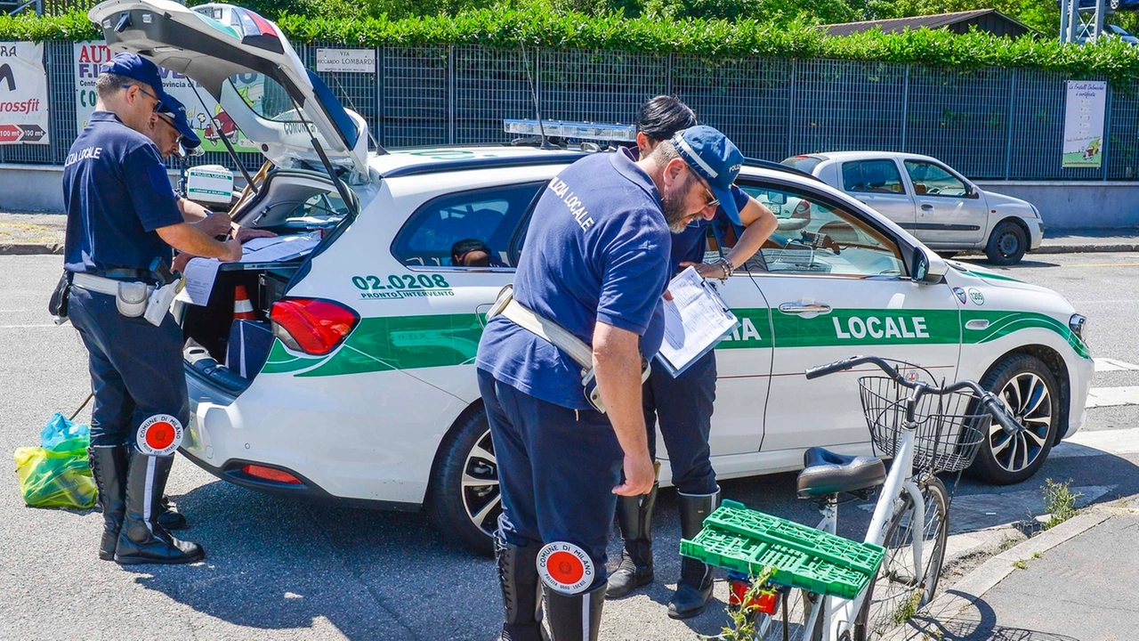 La Polizia locale ha fermato un ciclista ubriaco sul marciapiede: scattano multa, denuncia penale e sequestro del mezzo per tasso alcolemico cinque volte superiore al limite (foto archivio) La Polizia locale ha fermato un ciclista ubriaco sul marciapiede: scattano multa, denuncia penale e sequestro del mezzo per tasso alcolemico cinque volte superiore al limite (foto archivio)