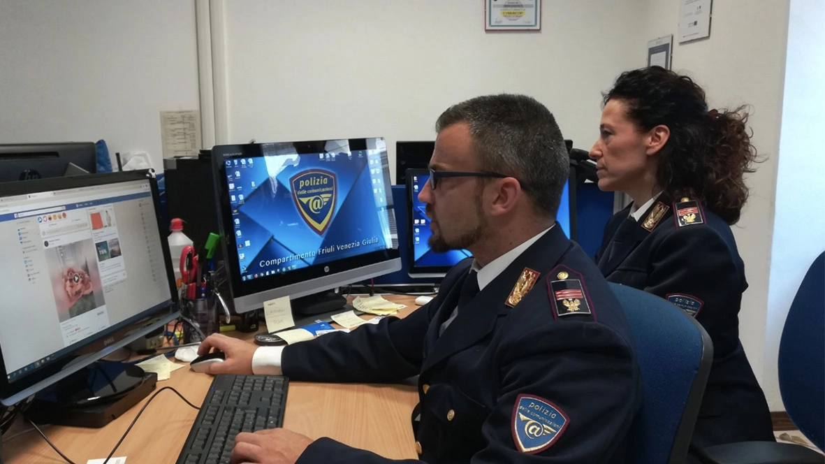 Gli agenti della Questura di polizia di Monza hanno ricevuto diverse segnalazioni di truffe e invitano i cittadini alla massima prudenza: “Mai inviare somme di denaro e contattare subito le forze dell’ordine” Gli agenti della Questura di polizia di Monza hanno ricevuto diverse segnalazioni di truffe e invitano i cittadini alla massima prudenza: “Mai inviare somme di denaro e contattare subito le forze dell’ordine”
