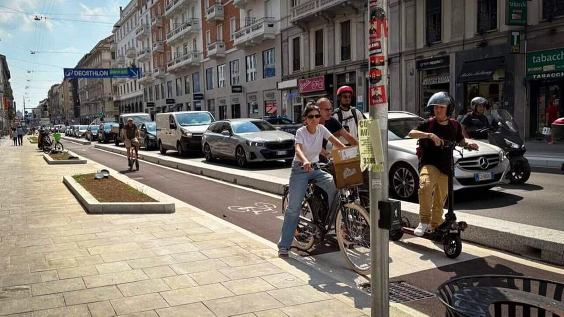Ecco il nuovo corso Buenos Aires: terminato il primo tratto di ciclabile (che cambierà lo shopping) Ecco il nuovo corso Buenos Aires: terminato il primo tratto di ciclabile (che cambierà lo shopping)