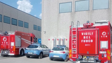 Monza, operaio di 22 anni muore stritolato nel compattatore di rifiuti. La Procura indaga per omicidio colposo
