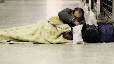 Aveva una famiglia e un lavoro. Poi il tracollo, fino all’arresto per resistenza a Matera. Ora Massimo D’Avenia, 42... Aveva una famiglia e un lavoro. Poi il tracollo, fino all’arresto per resistenza a Matera. Ora Massimo D’Avenia, 42...