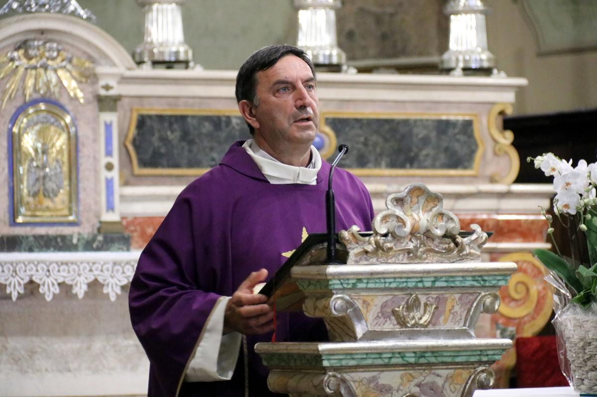 Piadena Drizzona: pugile dilettante prende a sberle il parroco, don Antonio Pezzetti Piadena Drizzona: pugile dilettante prende a sberle il parroco, don Antonio Pezzetti