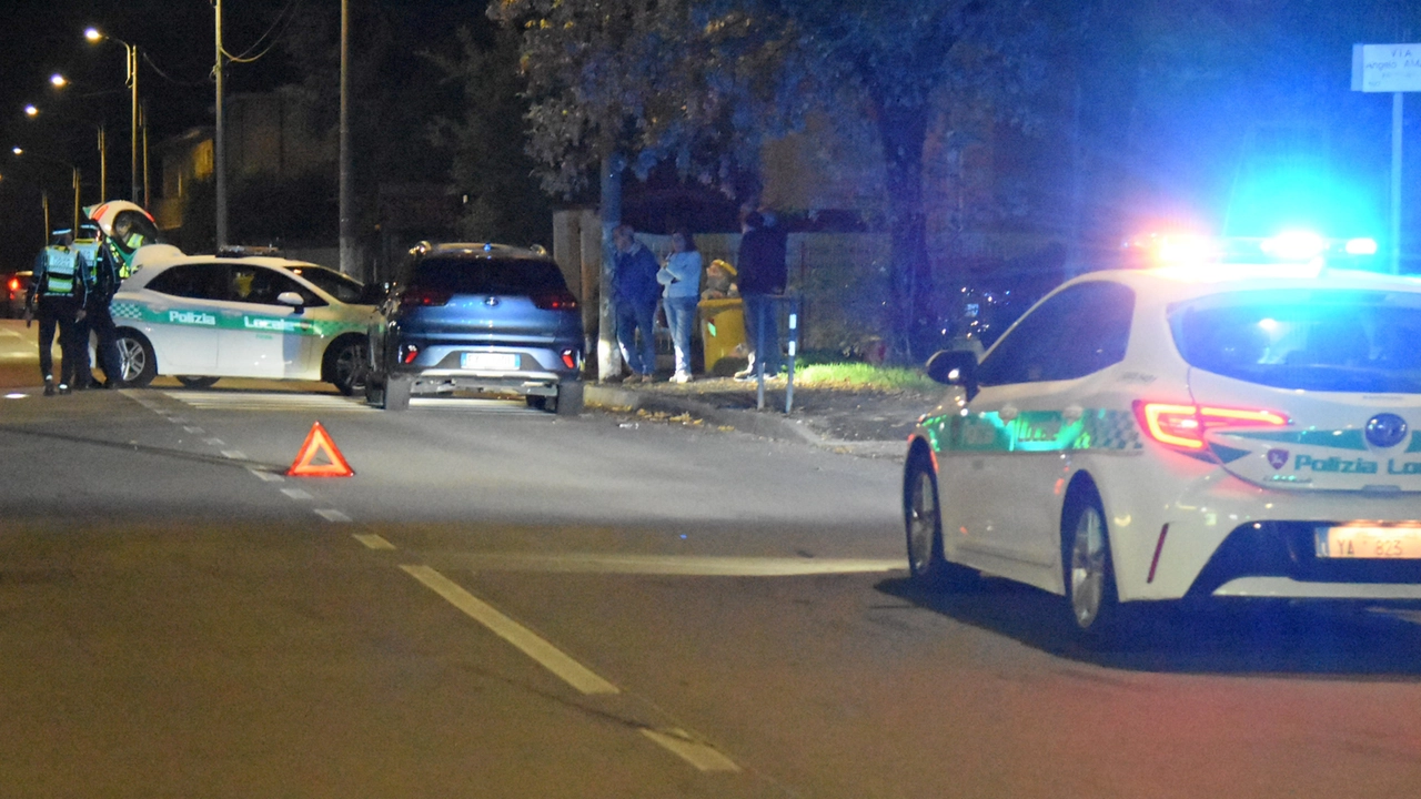 I rilievi sul luogo dell’incidente Da tempo il tratto di strada è segnalato come tra i più pericolosi in particolare per la scarsa illuminazione I rilievi sul luogo dell’incidente Da tempo il tratto di strada è segnalato come tra i più pericolosi in particolare per la scarsa illuminazione