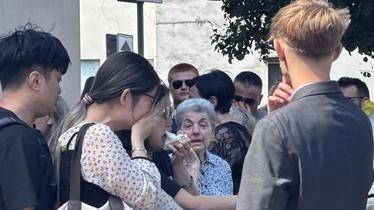 "Una mano omicida e violenta si è stesa contro di lui, ma ora è il momento del silenzio e della... "Una mano omicida e violenta si è stesa contro di lui, ma ora è il momento del silenzio e della...