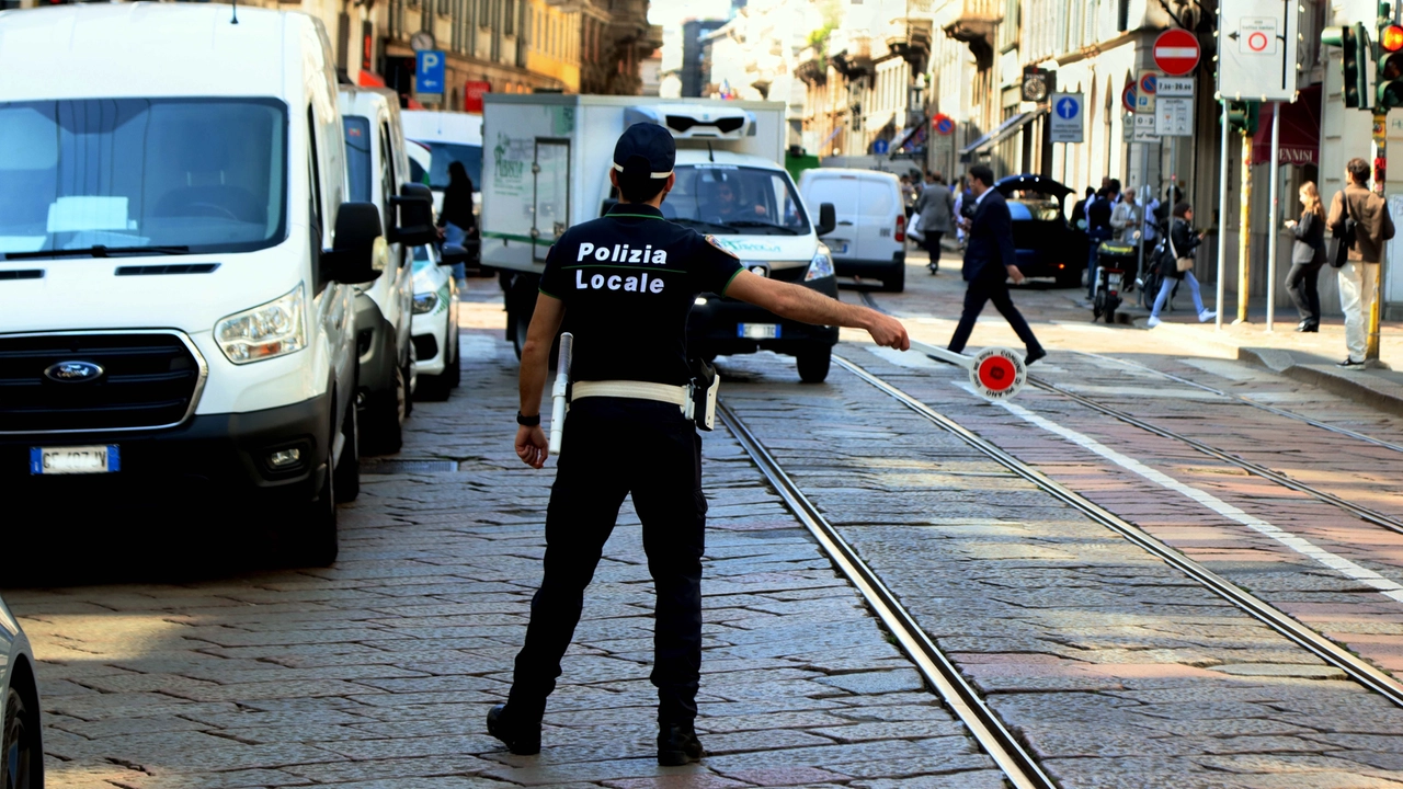 Destreggiarsi a Milano fra Ztl, strisce gialle e blu e Autovelox richiede un certo impegno Destreggiarsi a Milano fra Ztl, strisce gialle e blu e Autovelox richiede un certo impegno